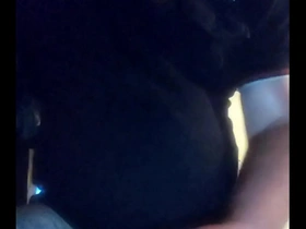 Чёкнутый мент снял на камеру смартфона как он дрочит свой хуй, кончает и выливает себе в рот свежую сперму! Русский мент оказался пидорасом! Гей глотает сперму!