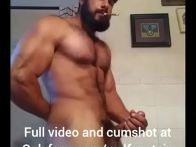 Hot ripped bodybuilder and jerking off