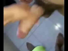 Jugando con la verga de mi amigo