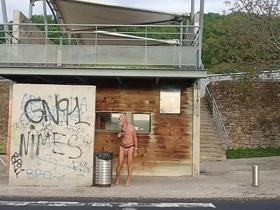 Surpris au cours d'une exhib dans des chiottes d'autoroute (gev2021)