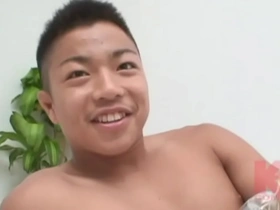 (1/2)enjoy the body of a young man! sex with men is not bad!