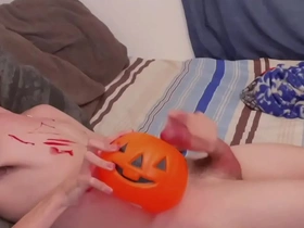Twink dotado se exibindo no hallowen