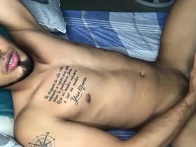 Viendo porno decidí masturbarme