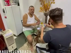 Meu amigo fez uma aposta, não tinha dinheiro e apostou o cu, se lascou, eu ganhei e soquei