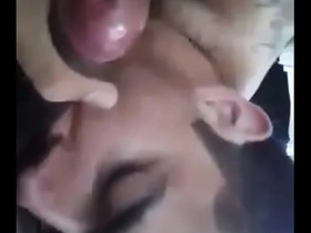 Diego esperon  mamando verga de desconocido hasta tragar se la leche