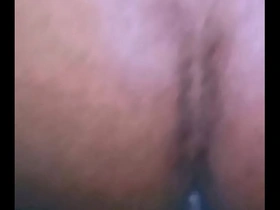 Gemendo gostoso na pica do moreno magrelo no cine pub