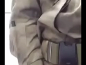 Policía se masturba mientras trabaja