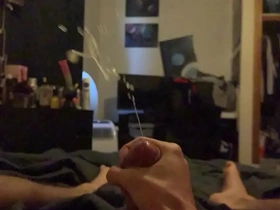 Solo shooting cumshot
