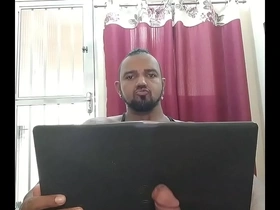 Gozando com o laptop