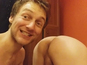 Blond top eating  bubble ass