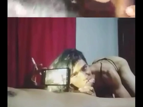 Chupa perra bebe leche chupa cabro