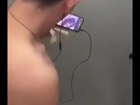 Pego no flagra batendo punheta