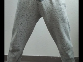 Gaste85 peeing in bedroom