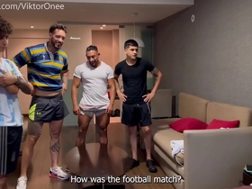 4 jugadores de futbol rompen culo