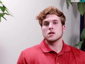 Muscular amateur strokes his dick for jizz on belly during solo performance