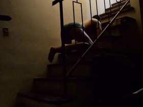 Lo esperé en la escalera
