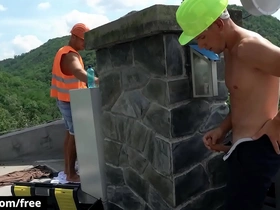 Dee caught duncan sheen masturbating at work and started fucking him - bromo