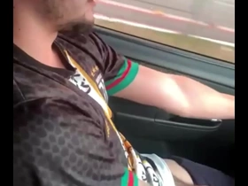 Erick diaz dirigindo e batendo uma punheta ( completo em www.erickplay.com e no only : @euerickdiaz ) instragram :@euerickdiazreal