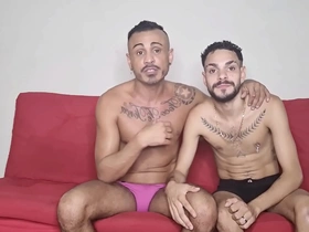 Vazou o vídeo completo do kadu ventrí e guilhermedott . o novinho dotado fodeu o cu do amigo loucamente sem capa, no pelo, bareback e os dois gozaram gostoso hsp productions