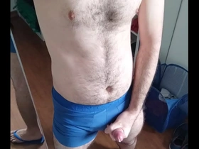 Macho peludo safado gozando