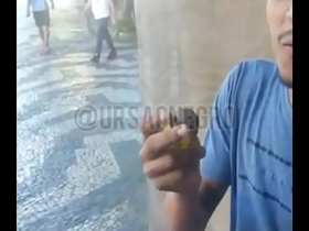 Levei bombom para os meninos da central e a brincadeira acabou dentro do motel - completo no red