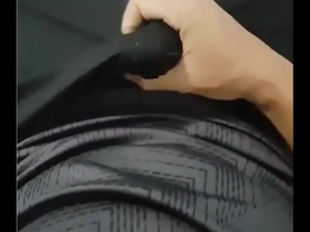 Bắn tinh trong quần đá banh