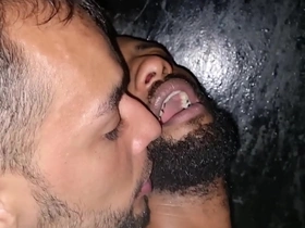 Depois da balada bateu tesão e levamos amigo pra comer nas cabines - full red