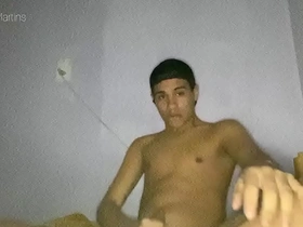 Novinho de 18 anos se divertindo escondido dos pais - gabriel martins