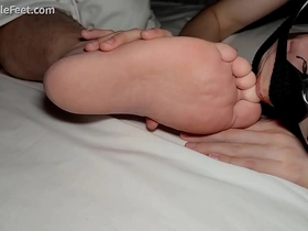 Worship my chubby friend's smelly feet at night!