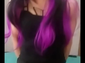 Travesti femboy se le para cuando le entra la verga